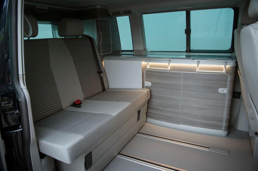 Интерьер Volkswagen California Ocean (T6) 2015 года  (UK) (фото 26 из 40)